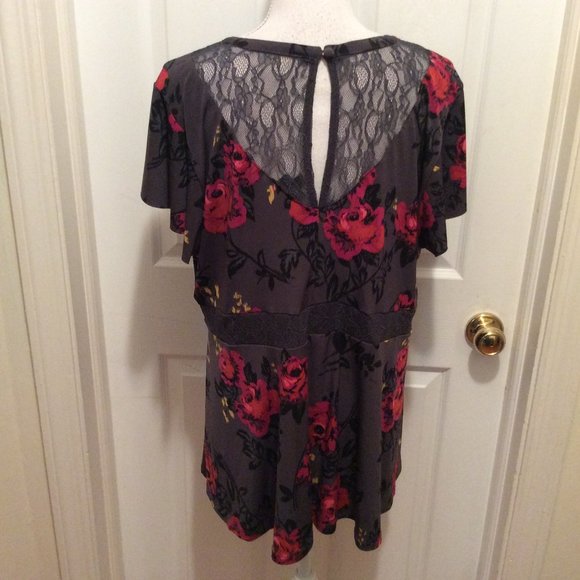 Torrid Top 2 Red Black Magenta Rose Print Lace Insets Shor… - Picture 6 of 9